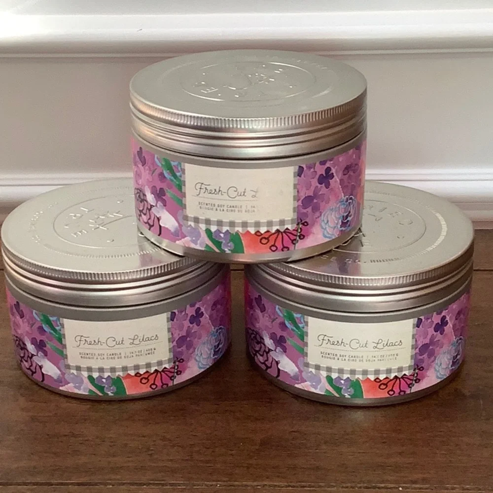 Tried & True Fresh Cut Lilacs, 14.1 oz. Tin Candle N🔥No Offer item🔥